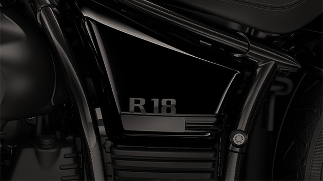 専用のR 18バッジ